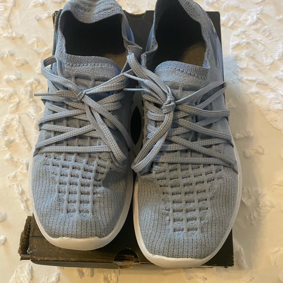 Under Armour running shoes - Picture 1 of 12